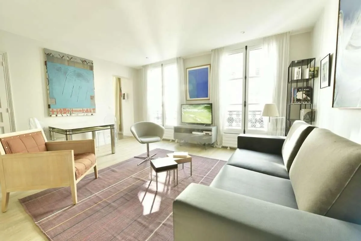 Champagne Apartment Paris